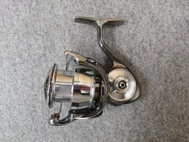 未使用品 美品 EXIST LT4000-XH スピニングリール 未使用品 美品 EXIST