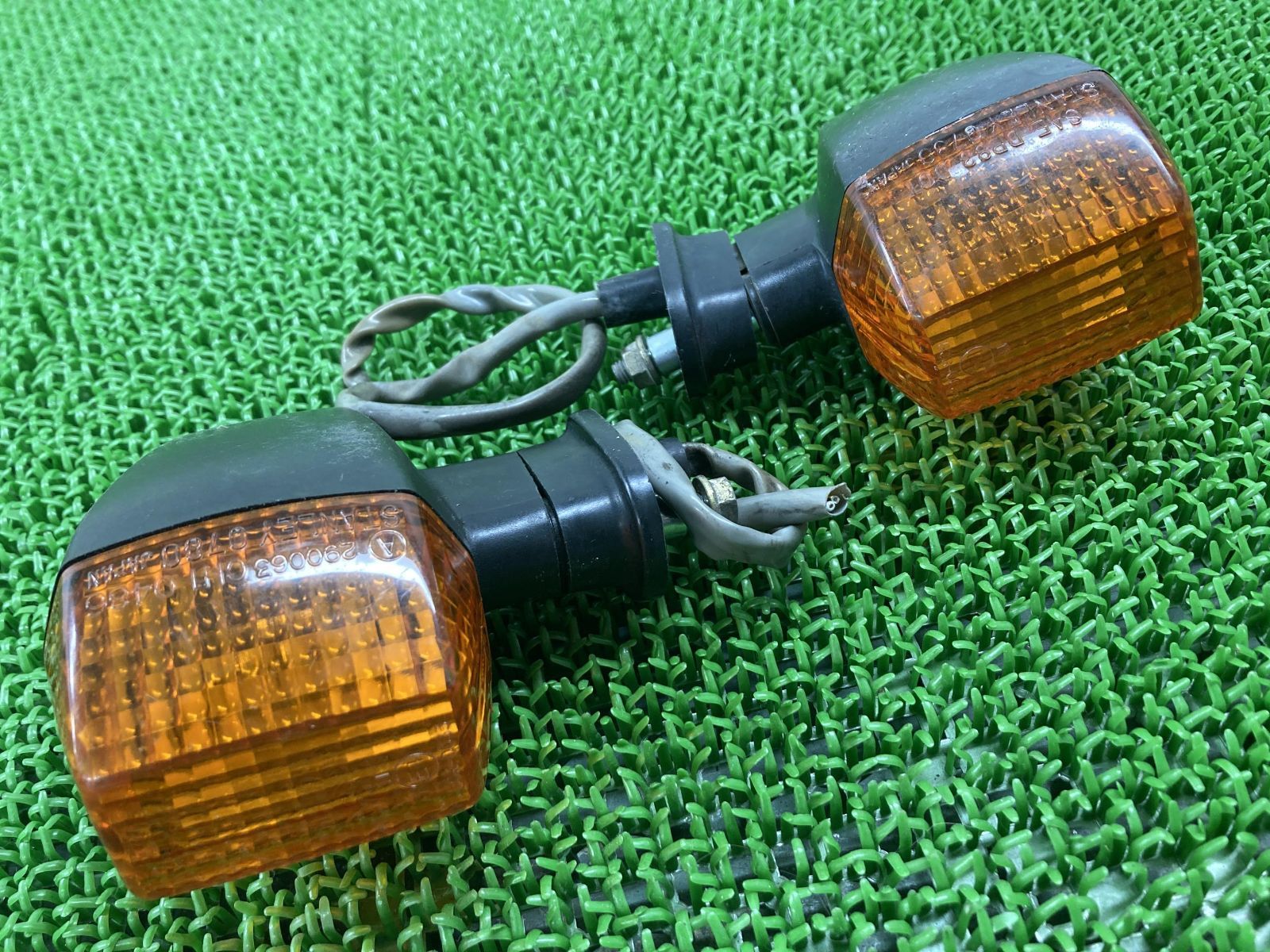 ZRX400 リアウインカー 左右 0780 カワサキ 純正 中古 バイク 部品 ZR400E ZRX1100 ZRX1200R 修復素材に 割れ欠け無し 車検 Genuine
