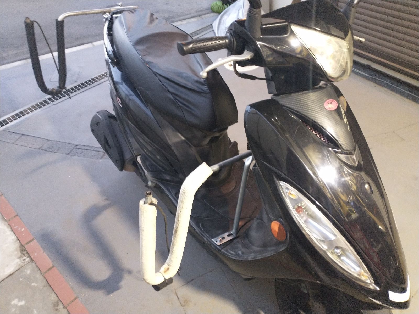 アドレスリードシグナス原付二種、原付スクーター用のサーフボードキャリア アドレス、レッツ、リード、シグナス原付二種、原付スクーター用の