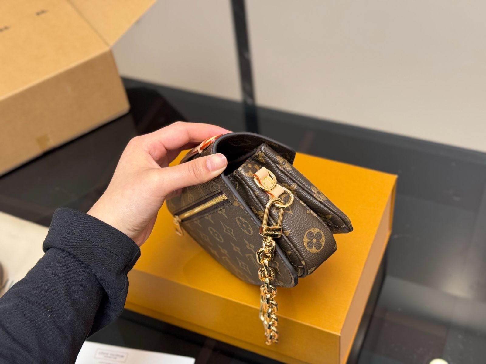 今日特価】LV Monogram Messenger Bag ルイ・ヴィトン