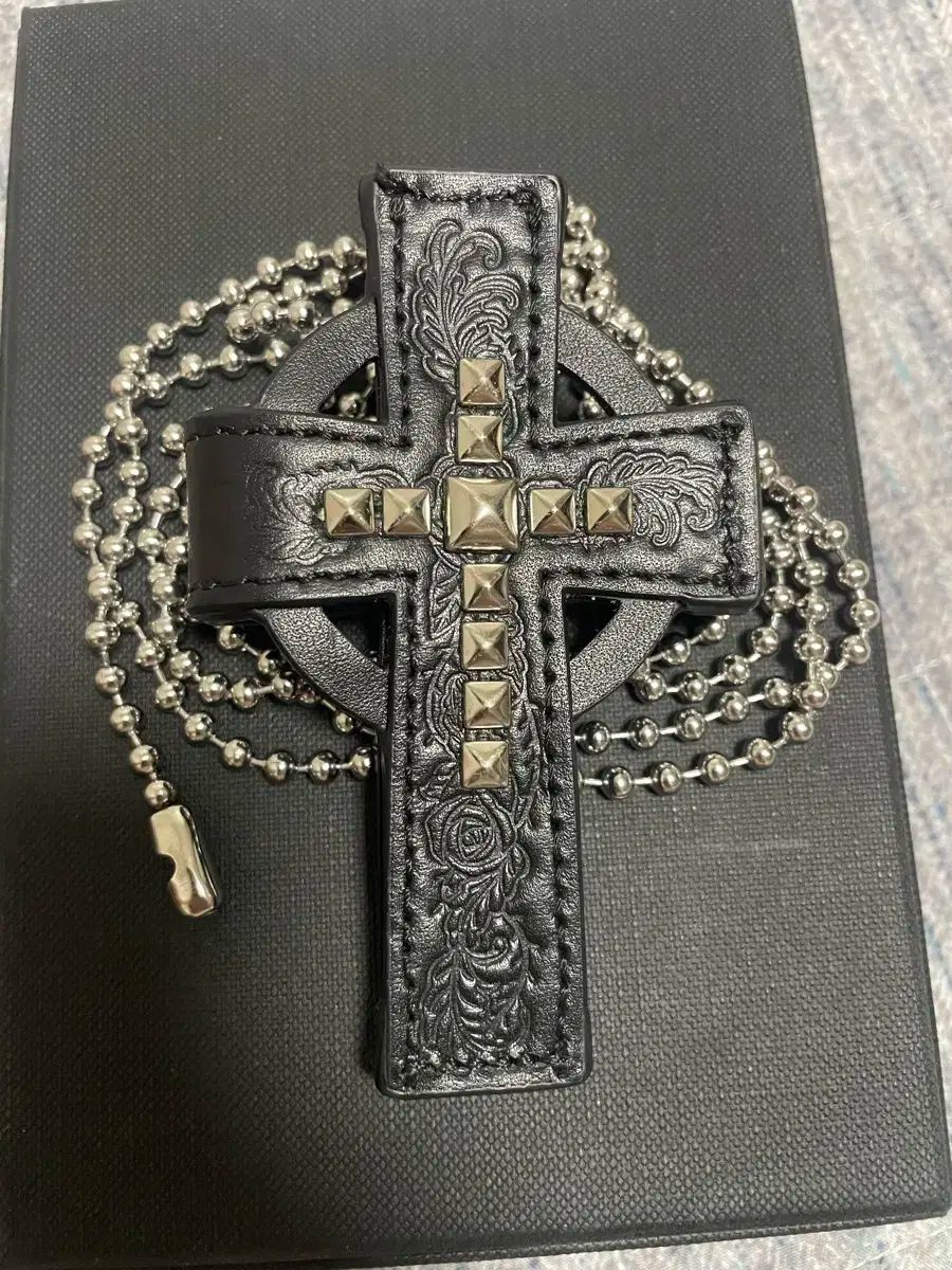 日本ブランド SCULPTOR エドハーディー 感じ カードウォレット ネックレス