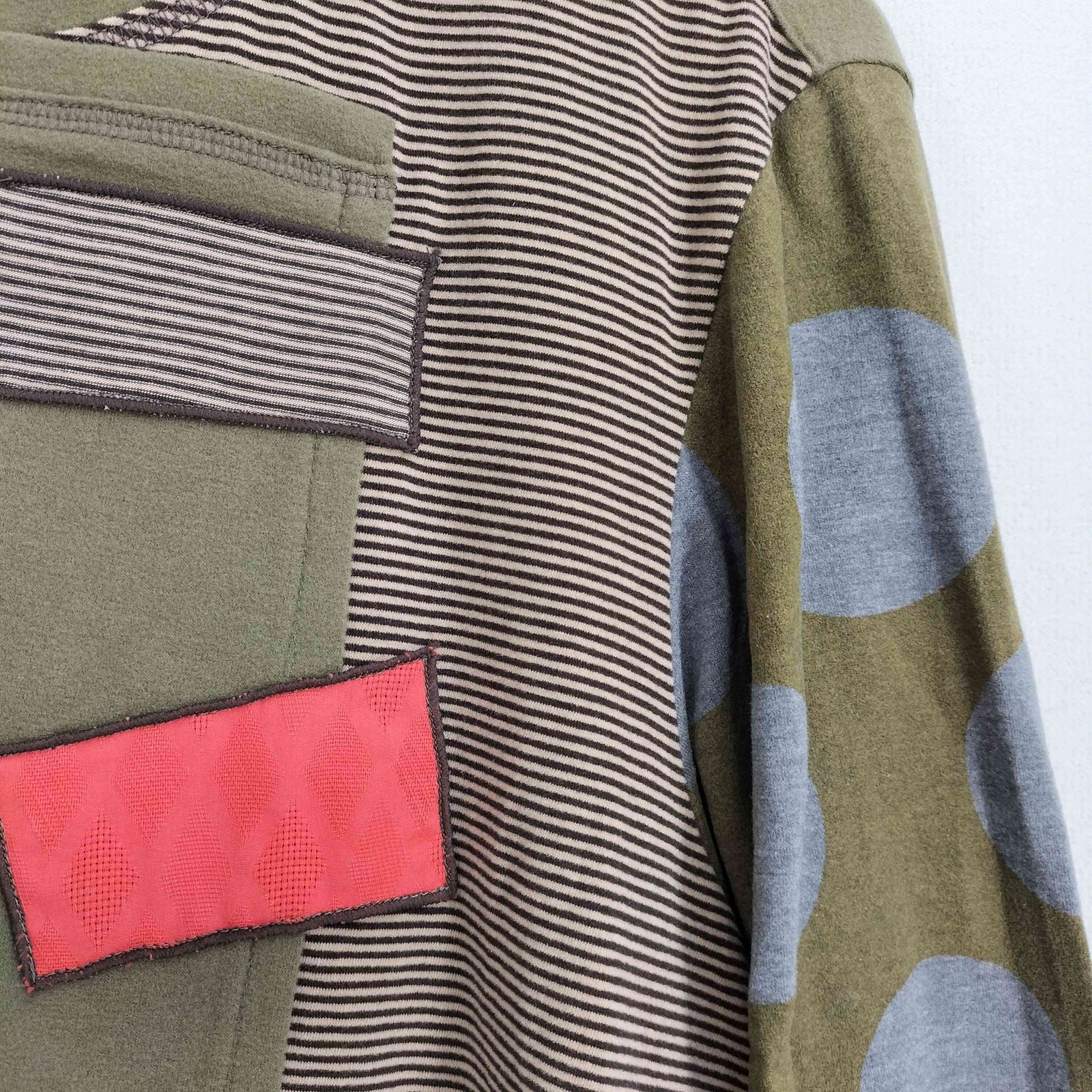 慈雨(ジウ) センソユニコ 22aw ワッペンモチーフプルオーバー レディース  40 中古 古着 0309 ジウ 慈雨 センソユニコ 22aw ワッペンモチーフプルオーバー