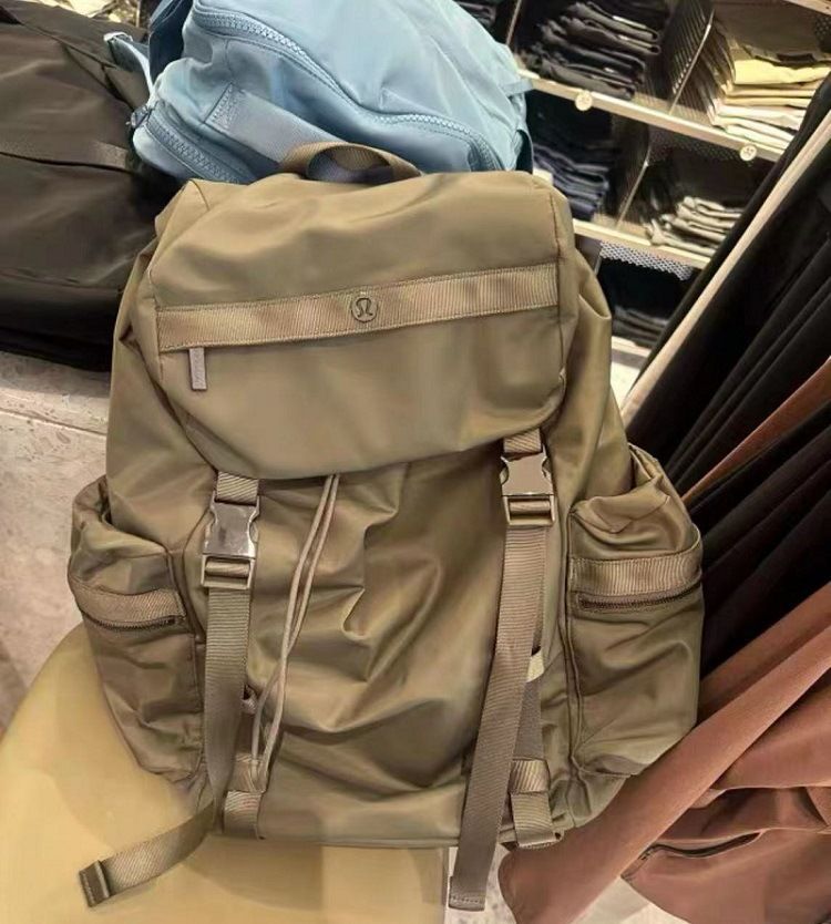 ルルレモン Lululemon リュックサック　新品未使用　正規品　ラテベージュ lululemon ルルレモン Wunderlust バックパック リュックサック