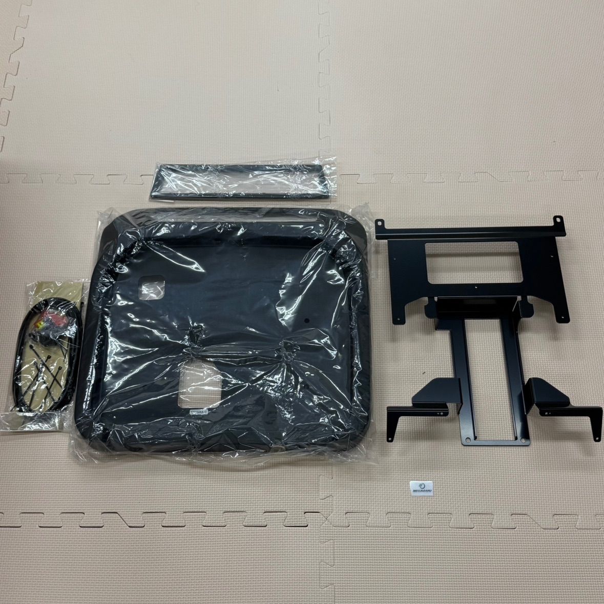 ALPINE　アルパイン　12.8型リアビジョンパーフェクトフィット　ヴォクシー/エスクァイア/ノア(80系)専用　ムーンルーフ車用　KTX-Y2015BK【一部使用済み】【箱なし】