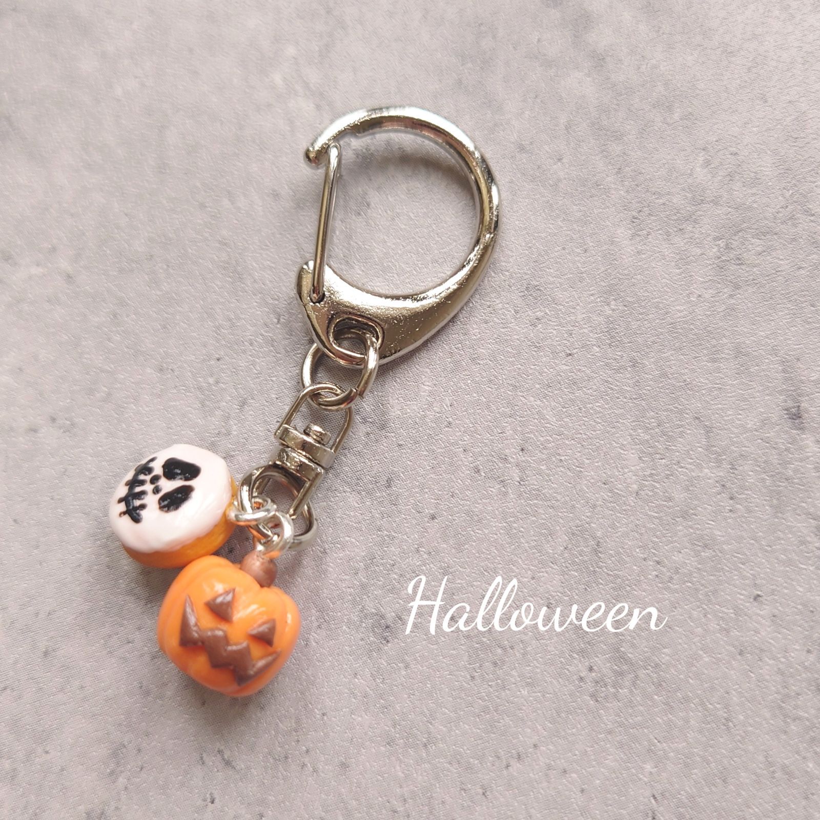 セール￥750→￥500☆ミニチュアドーナツハロウィン キーホルダー