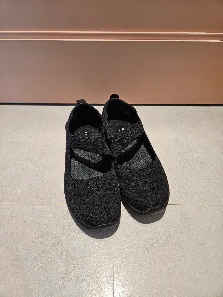 SKECHERS スケッチャーズ MARY JANE メリージェーン スリッポン 230
