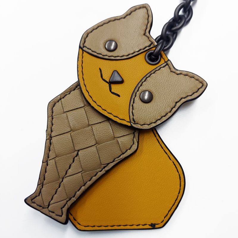 ■新品■未使用■ BOTTEGA VENETA ボッテガヴェネタ ハラコ レオパード 猫 ネコ キーホルダー キーリング チャーム イエロー系  BF0909