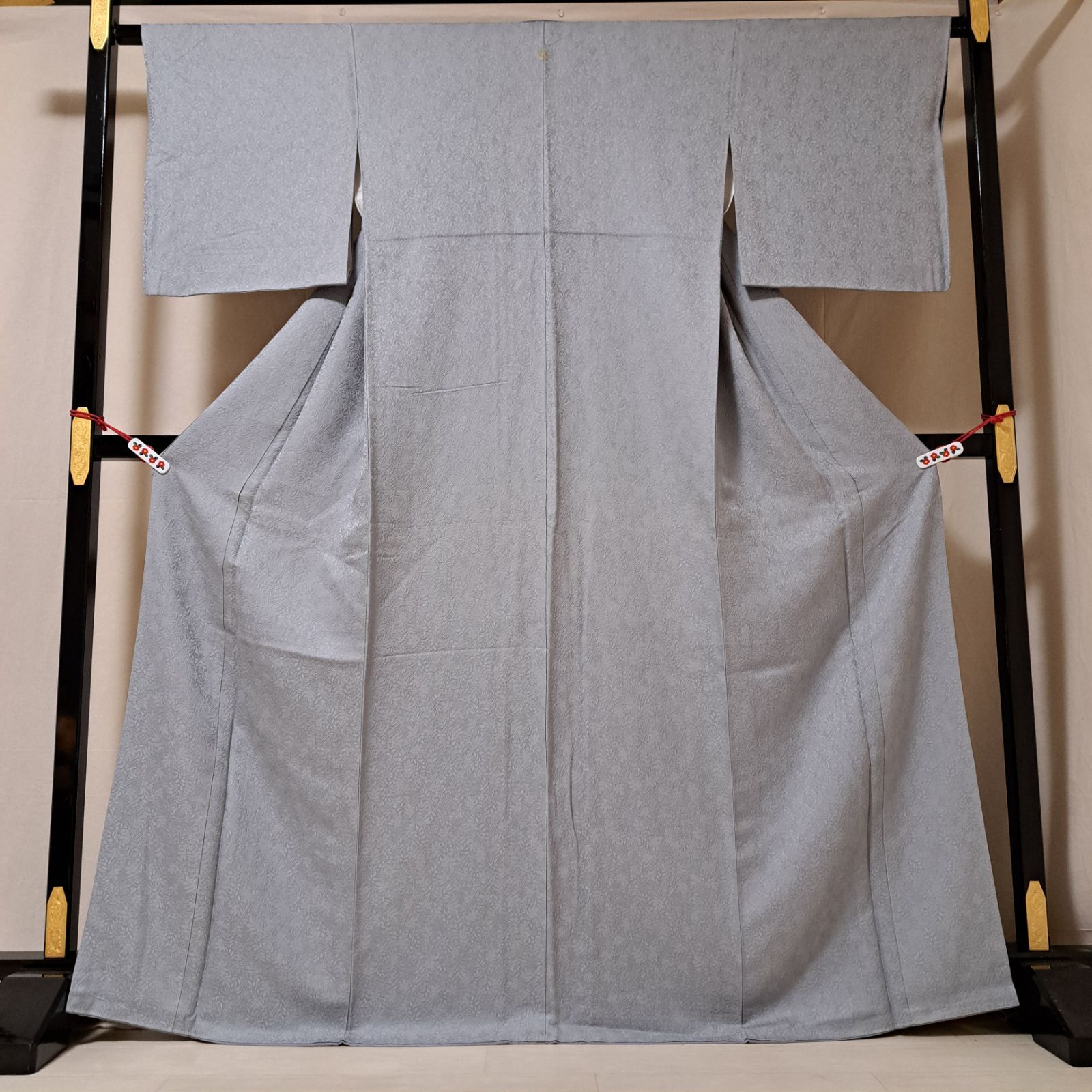 丸に蔦紋 グレー地にボタニカルな地紋