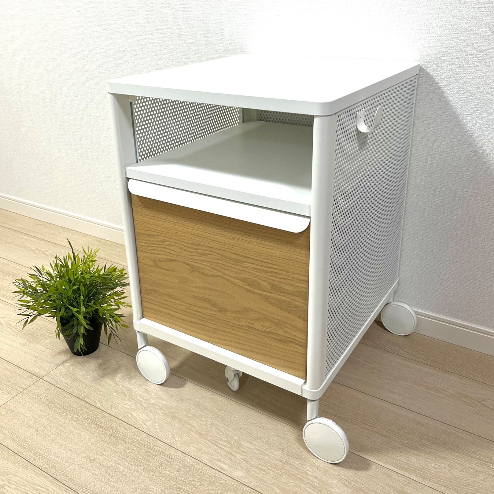 値下げ【ボビーワゴン】リプロダクトサイドテーブル 収納ラック 新品 ボビーワゴン リプロダクト 値下げ【ボビーワゴン】リプロダクトサイド