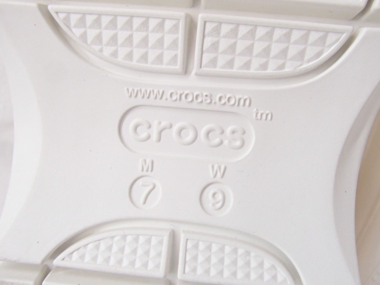 展示品【クロックス】207989-100 クラシック メガクラッシュ サンダル