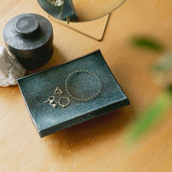 3個セット HIJICA Arch Tray アーチトレイ ネイビー 信楽焼 陶器 シリーズ 感 高品質 レトロモダン シンプル 定番 プレート トレー 小物入れ 和 インテリア 個性的 定番 シンプル デザイン マルチ.曲線美 カーブ NEXPOTALLINN_EU