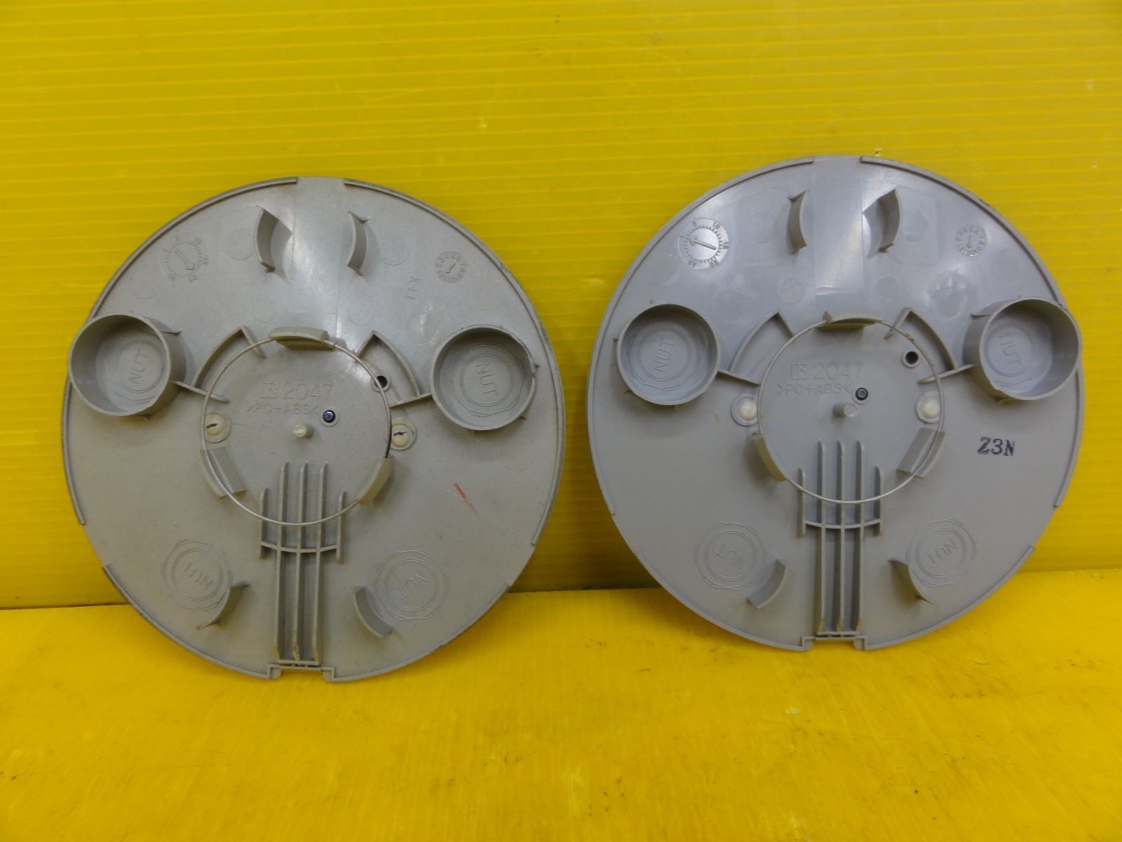 【最短翌日配送】 平成13年車 トヨタ JCG10 プログレ ホイールキャップ 4個セット 純正 F30675