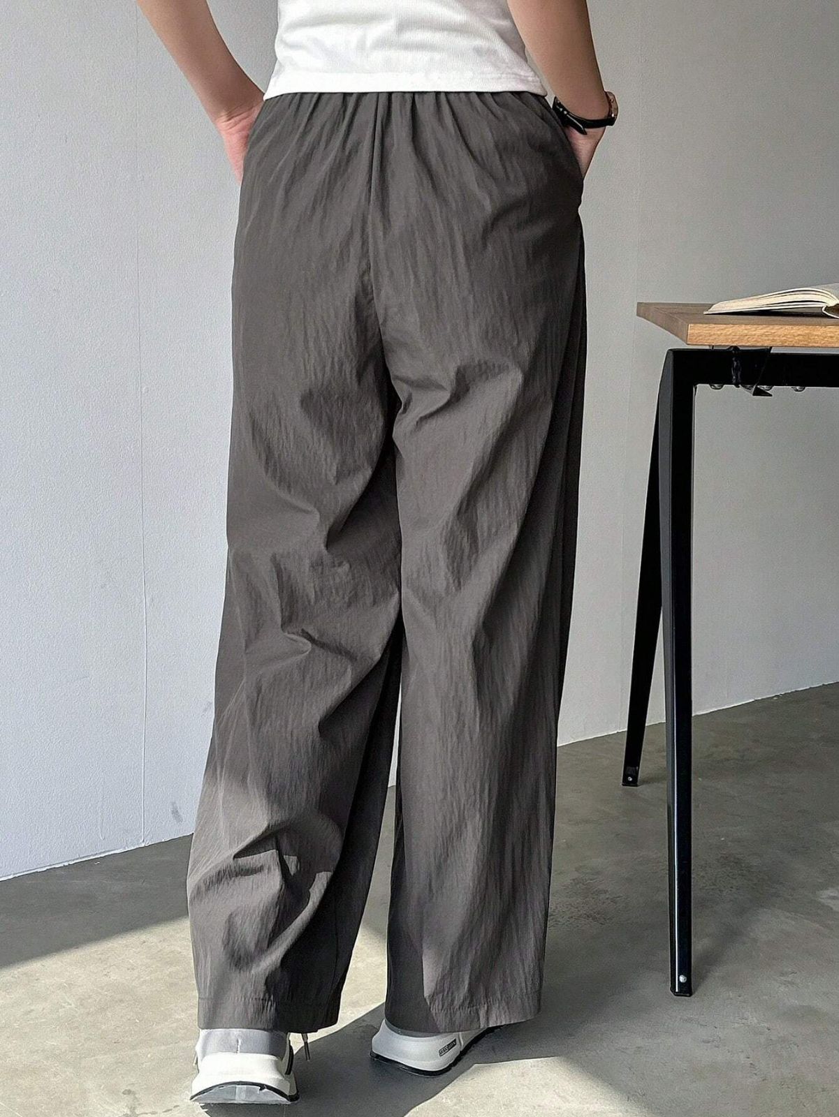 HERNO ドローストリングストレートレッグパンツ 【関税込】 レディース ストレートレッグ ルーズフィット ドローストリング