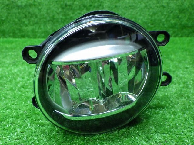 トヨタ　80系　ヴォクシー　30系　アルファード　LED　フォグランプ　左側　48-150　240501092