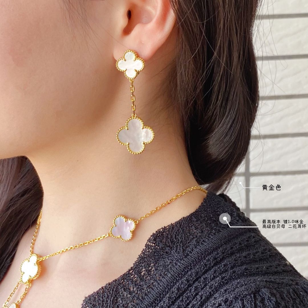 Van Cleef - Arpels アルハンブラ マザーオブパール ダブルフラワー イヤークリップ - モデル | ヴァン クリーフ - アーペル レディースジュエリー｜ ｜
