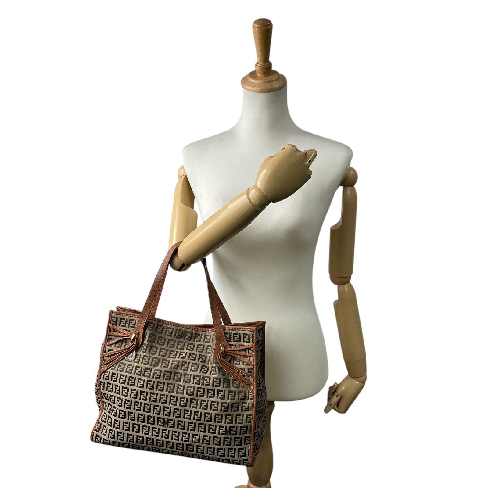 美品 FENDI フェンディ ズッカ ズッキーノ トートバッグ A4可 レザー