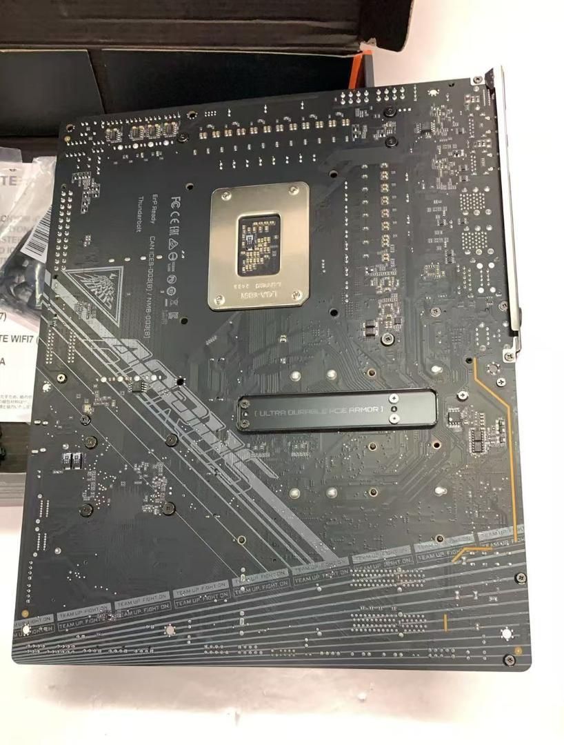 ATXマザーボード