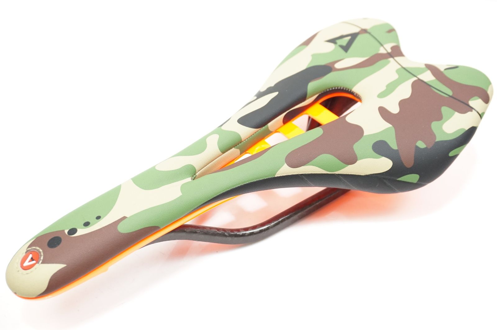 ASTUTE 「アスチュート」 SKYLINE VT サドル / バイチャリ浜松店 未