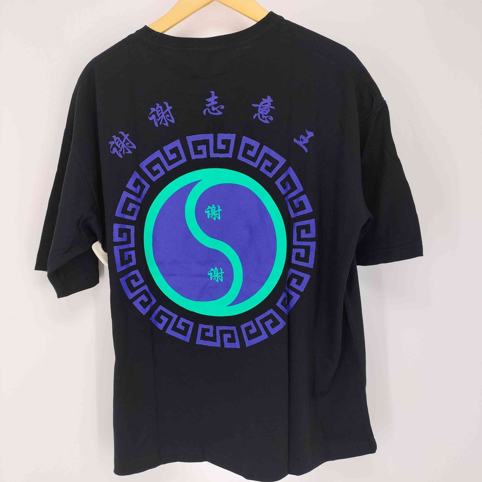 USED古着(ユーズドフルギ) {{homage}} S/S USA製 フロントデザインプリントクルーネッ 中古 古着 0823 USED古着(ユーズドフルギ) アーティストプリントクルーネックT