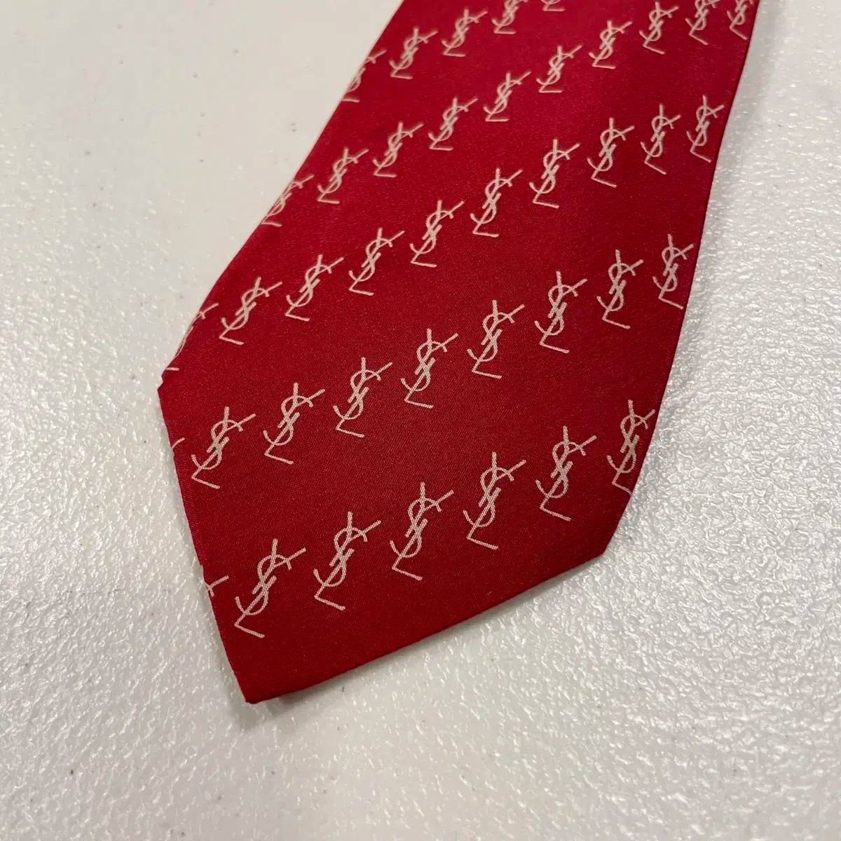 【雷市場（ポンジャン）商品韓国直送】 Yves Saint Laurent シルク ネクタイ