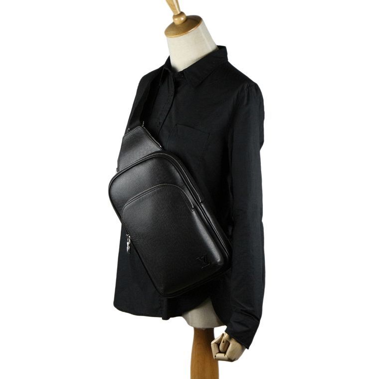 新品 定価35.8万円 ベルルッティ 最新カシミヤ&パティーヌレザーボディバッグ 新品 定価35.8万円 ベルルッティ 最新カシミヤ&パティーヌレザー
