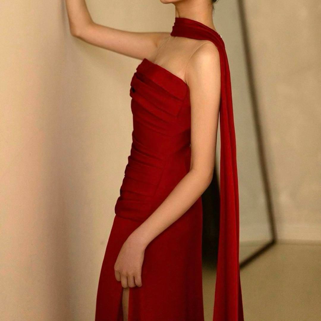バックスタイルがオシャレでセクシーなスリット入りロングドレス