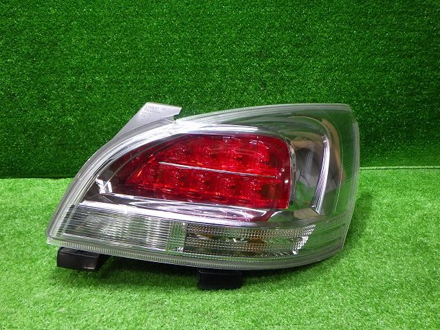 マークXジオ　右テール　ANA10/15　後期　72-4　LED玉切れなし マークXジオ 右テール ANA10/15 後期 72-4 LED玉切れなし 251004068 トヨタ