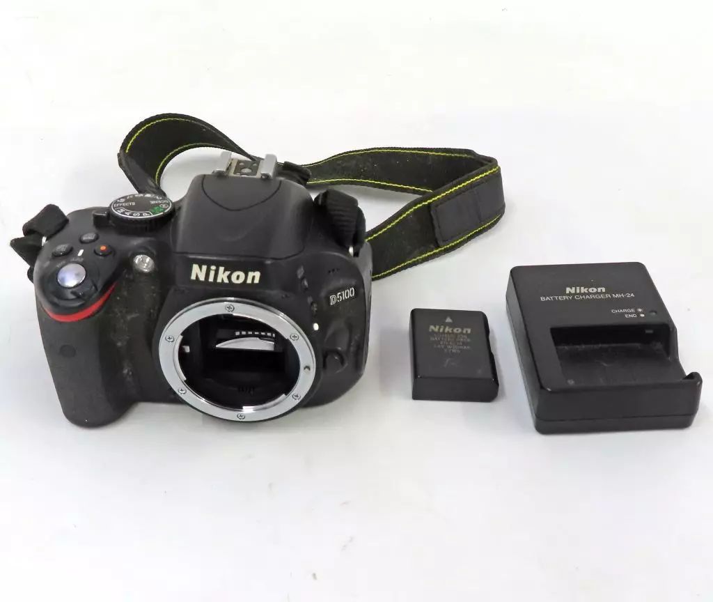 【ジャンク】　Nikon D5100 一眼レフ　カメラ　本体充電器 中古】カメラ 【ジャンク】Nikon デジタル一眼レフカメラ D5100