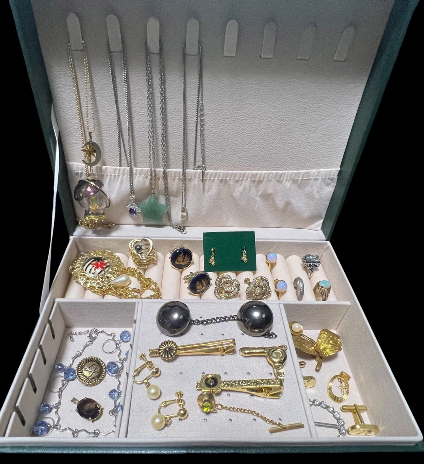 遺品整理 アクセサリー まとめ ブローチ ネックレス イヤリングなどなど生前整理 中古】遺品整理 生前整理 アクセサリーまとめ売り ネックレス