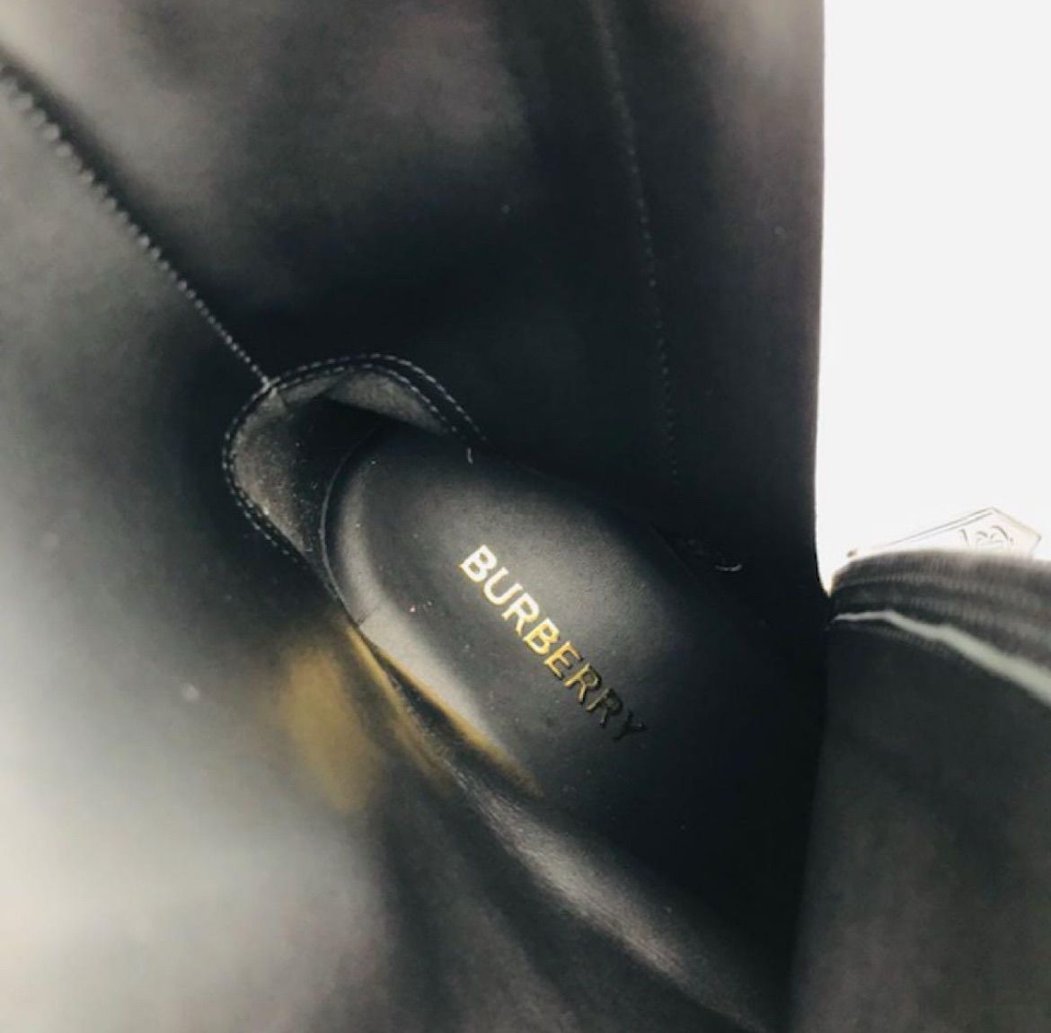 ゴールドTBバックル付き サイドジップ