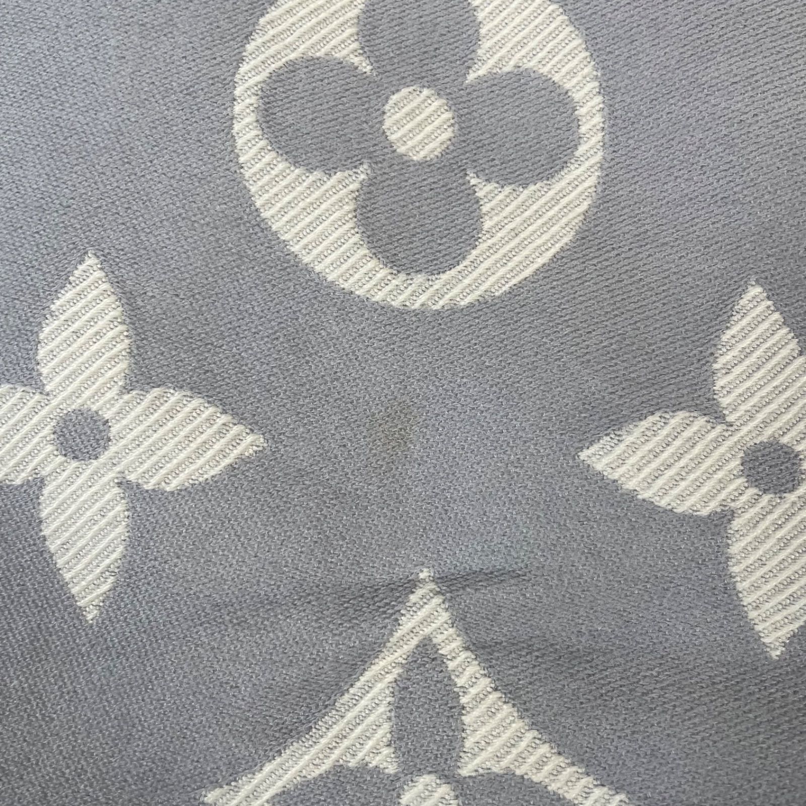 LOUIS VUITTON ルイヴィトン マフラー LV エセンシャル M77727 - メルカリ