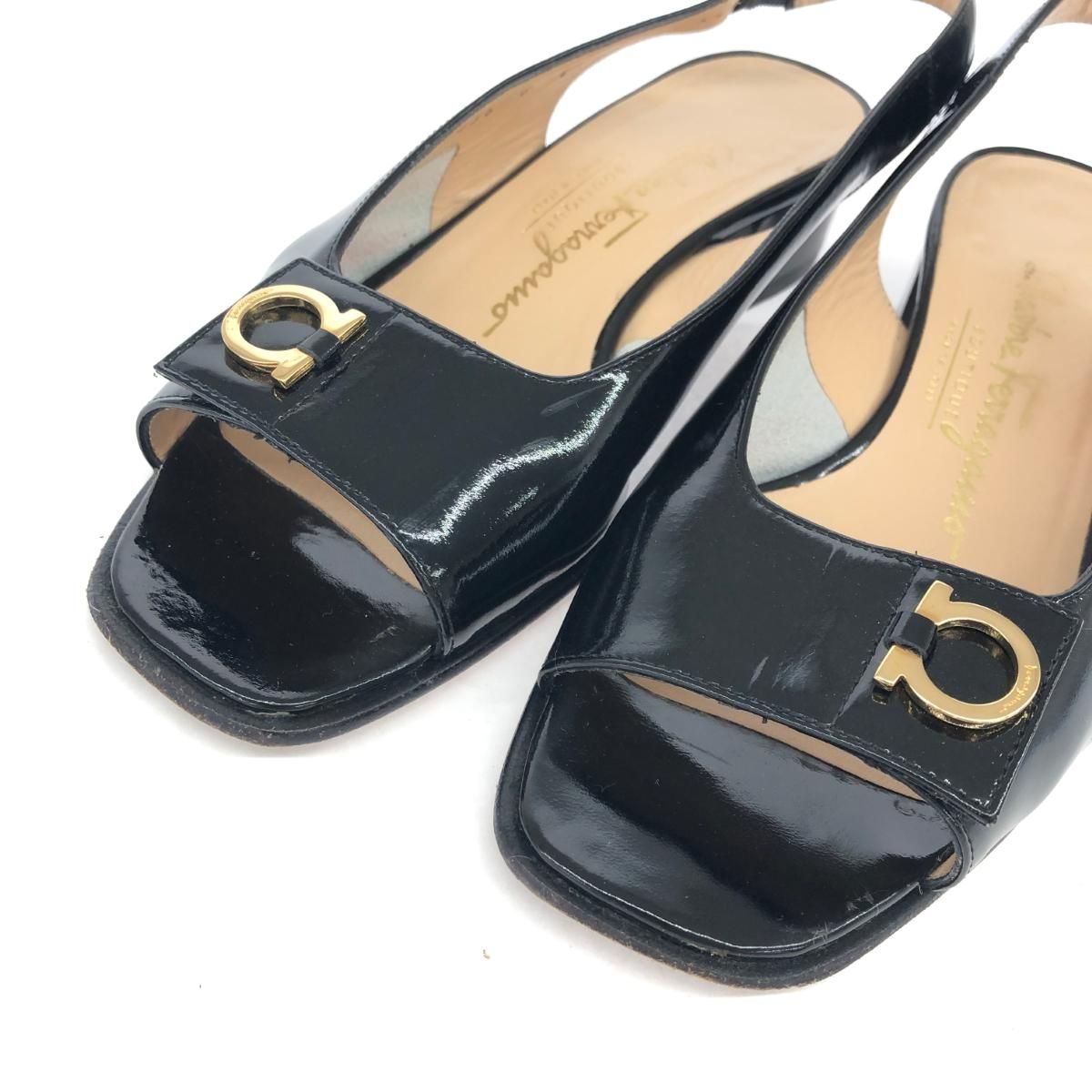 フェラガモ　サンダル　黒　エナメル　ガンチーニ　美品 Salvatore Ferragamo (サルヴァトーレフェラガモ) ガンチーニ