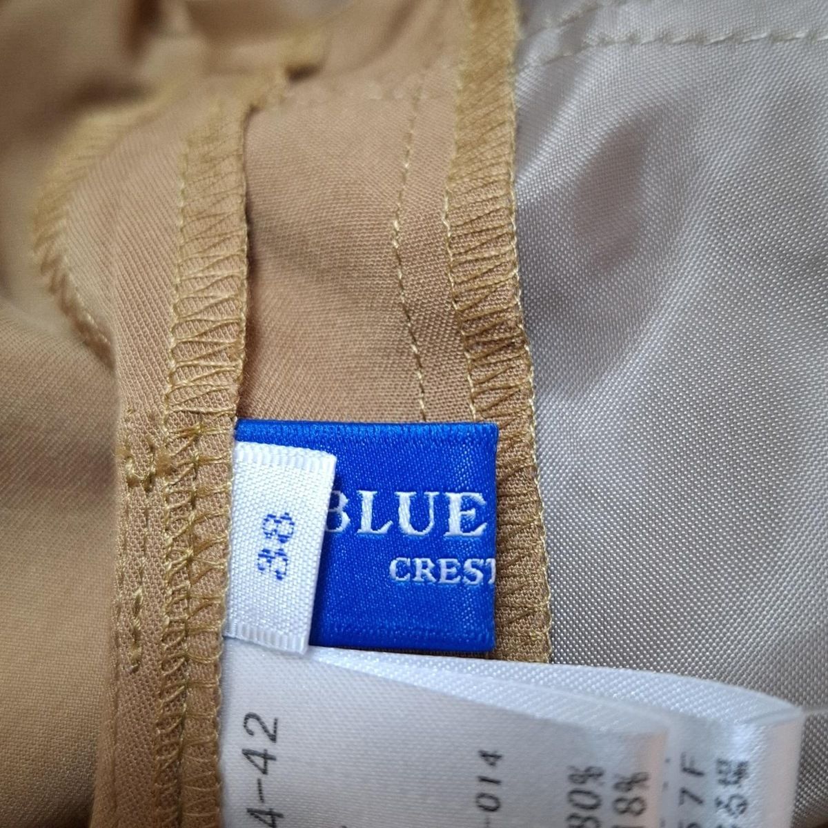 - ベージュ