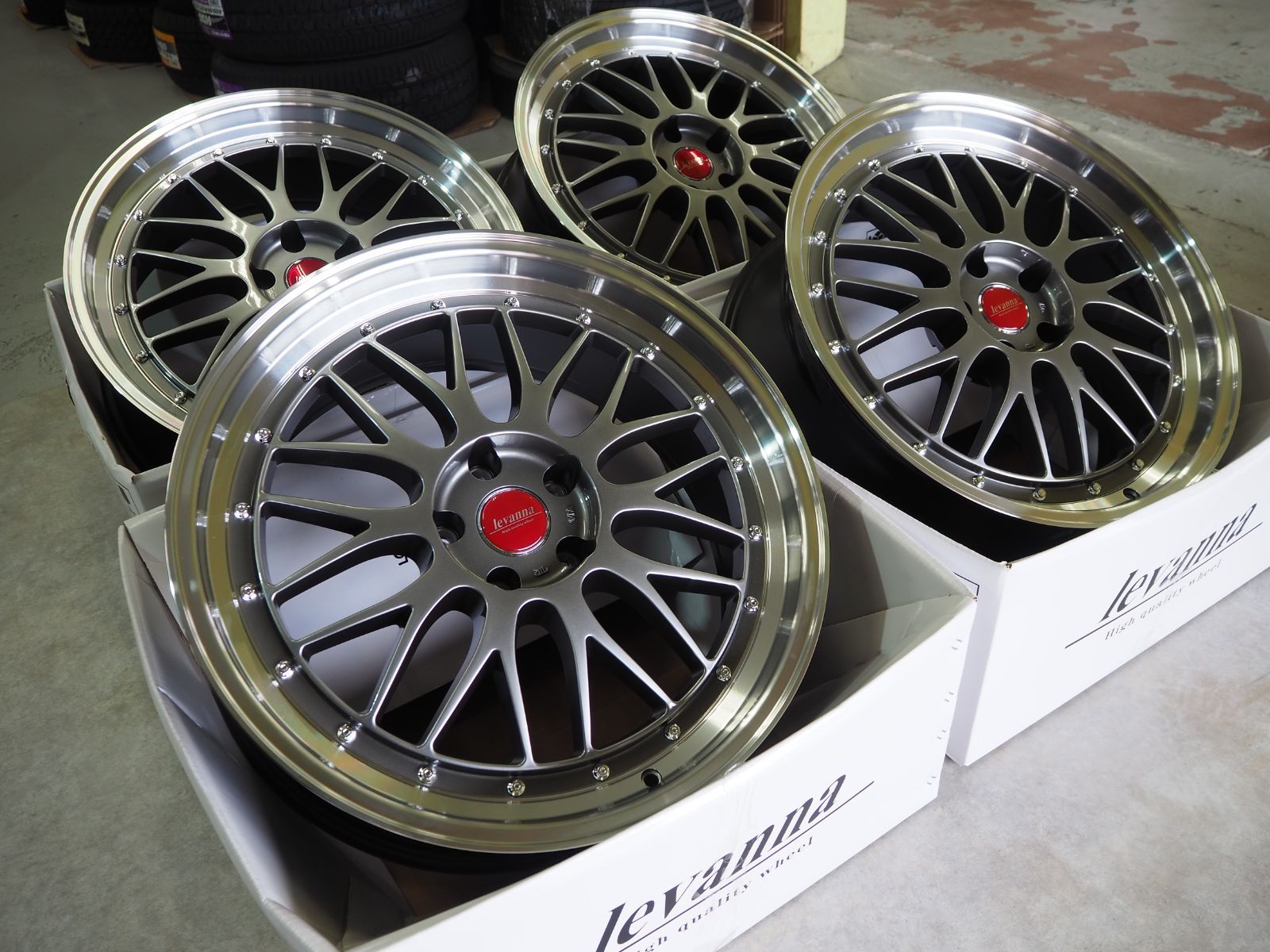 大幅値下げ❗️リーフエアロスタイル純正ホイールFALKENタイヤ