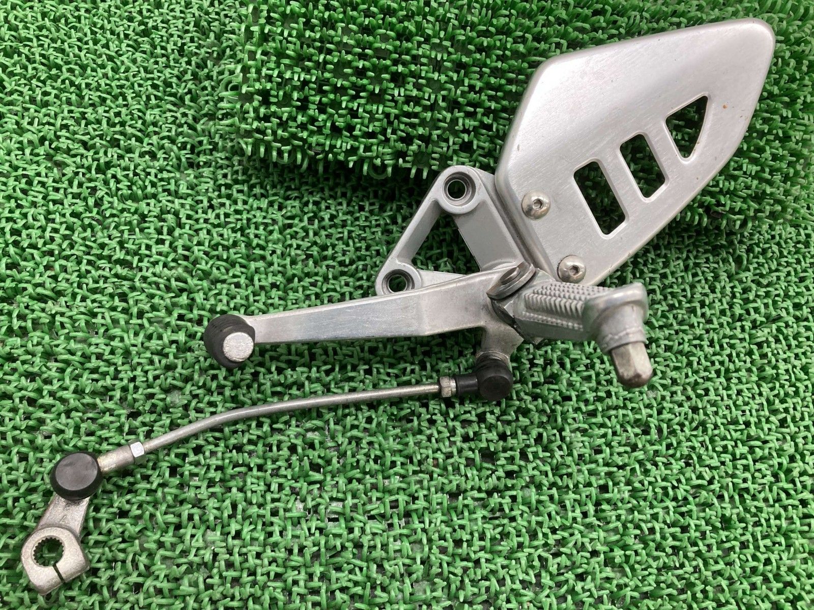 スズキ　純正 左右 ステップ ブレーキペダル シフトペダル セット チェンジペダル タンデムステップ GSX400 インパルス GK79A　☆7338 GSX1300Rハヤブサ ステップ 左右 15H スズキ 純正 バイク 部品 GX72A