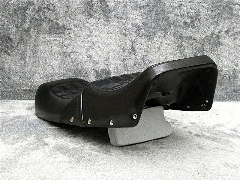 Z400FX 鋲打ち E4黒 カスタムシート/あんこ抜き スタッズ ボタン