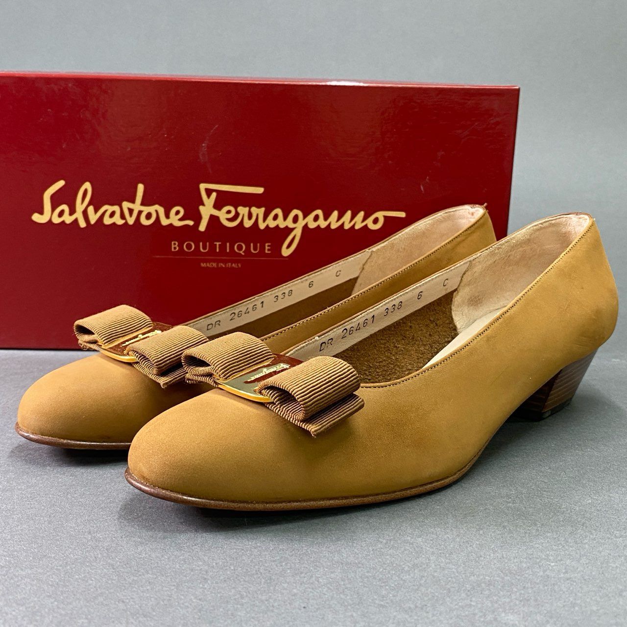 【美品】フェラガモ  ヴァラリボン スエード パンプス 23,5cm相当 Salvatore Ferragamo - 美品 Salvatore Ferragamo