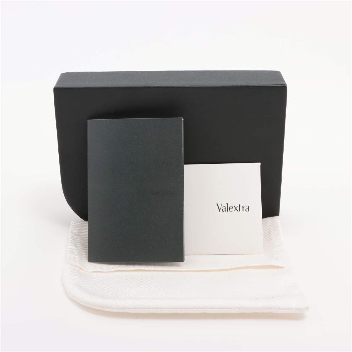 【美品】VALEXTRA ヴァレクストラ 長財布 札入れ 二つ折り レザー BK 極美品 ヴァレクストラ レザー 二つ折り 財布 ブルー 二つ折り