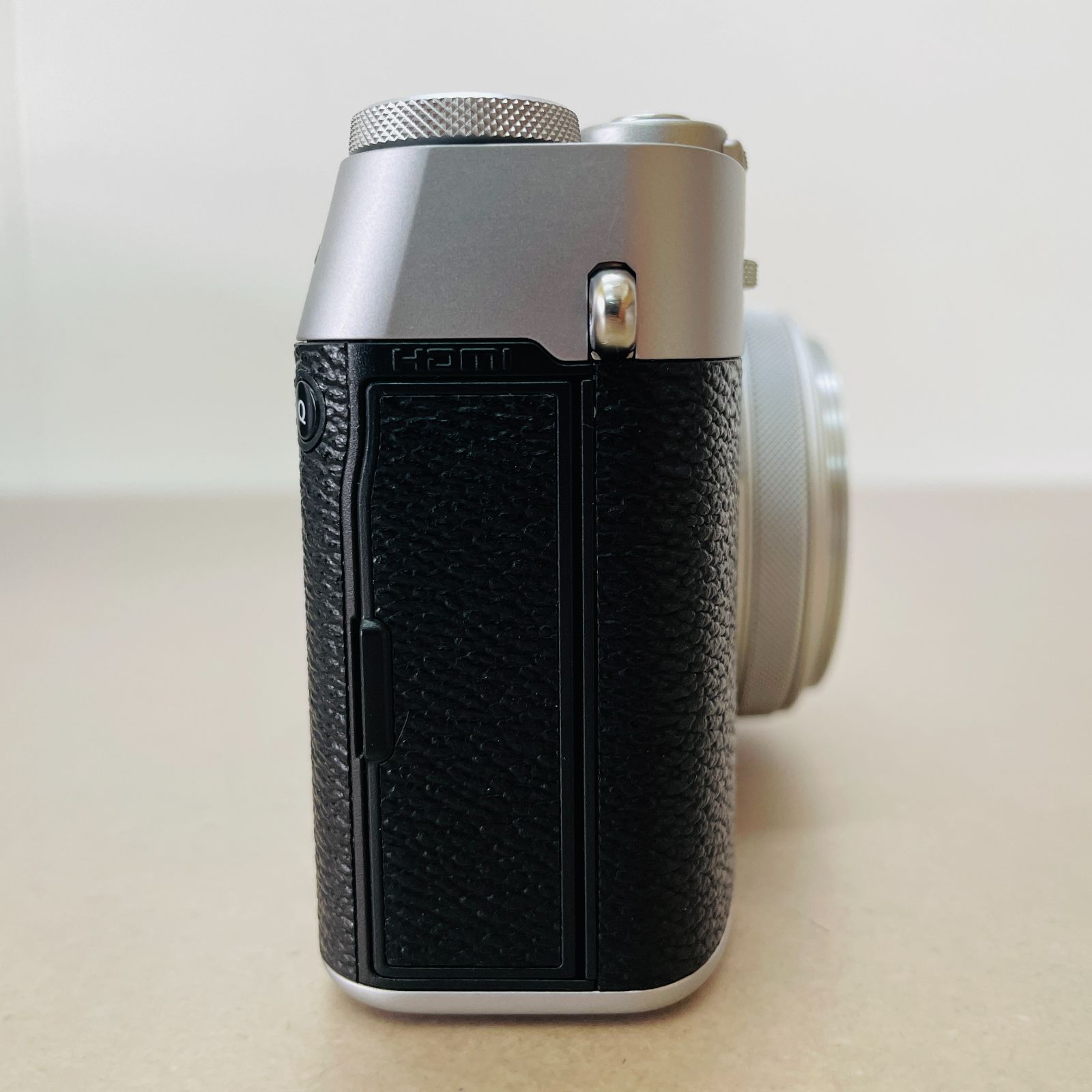 美品 FUJIFILM X100VI 元箱付属品完備 シャッター回数2200回 C2662 80