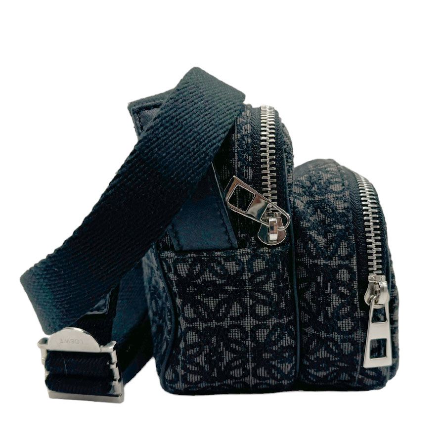 LOEWE 斜め掛けショルダーバッグ