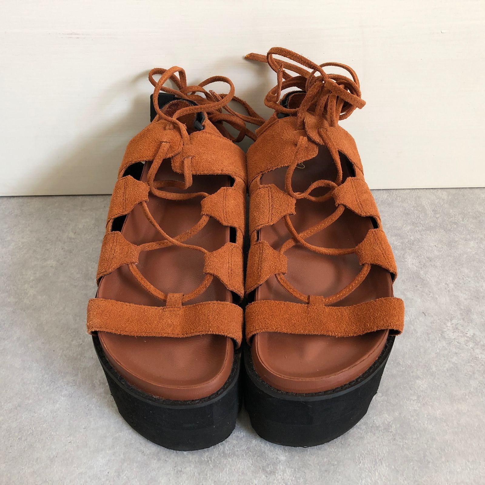 美品 Carnival k3&Co. グラディエーター レザー 厚底サンダル 