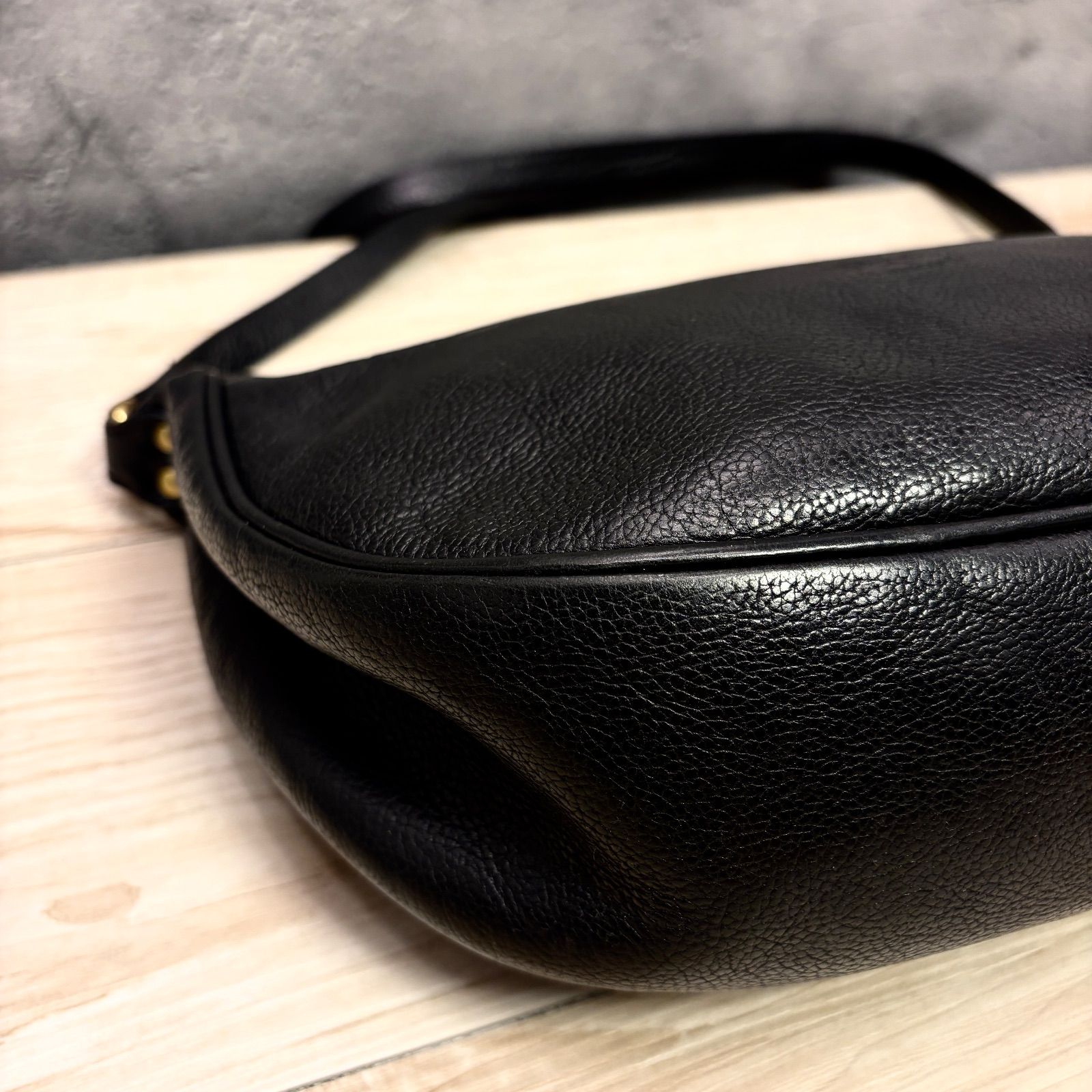 ✨IL BISONTE イルビゾンテ ショルダーバッグ✨ 美品 黒 ブラック 