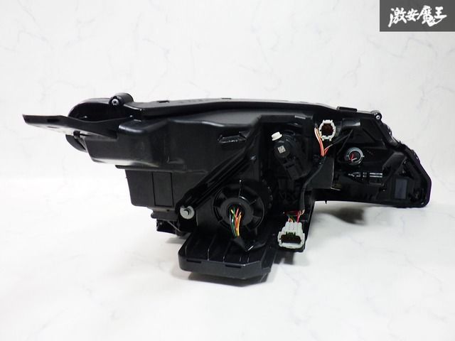 日産ノートE13　純正　 ヘッドライト・左　 LED 送料込 即決 ノート E13 純正 LED 左右 ヘッドライト 26060