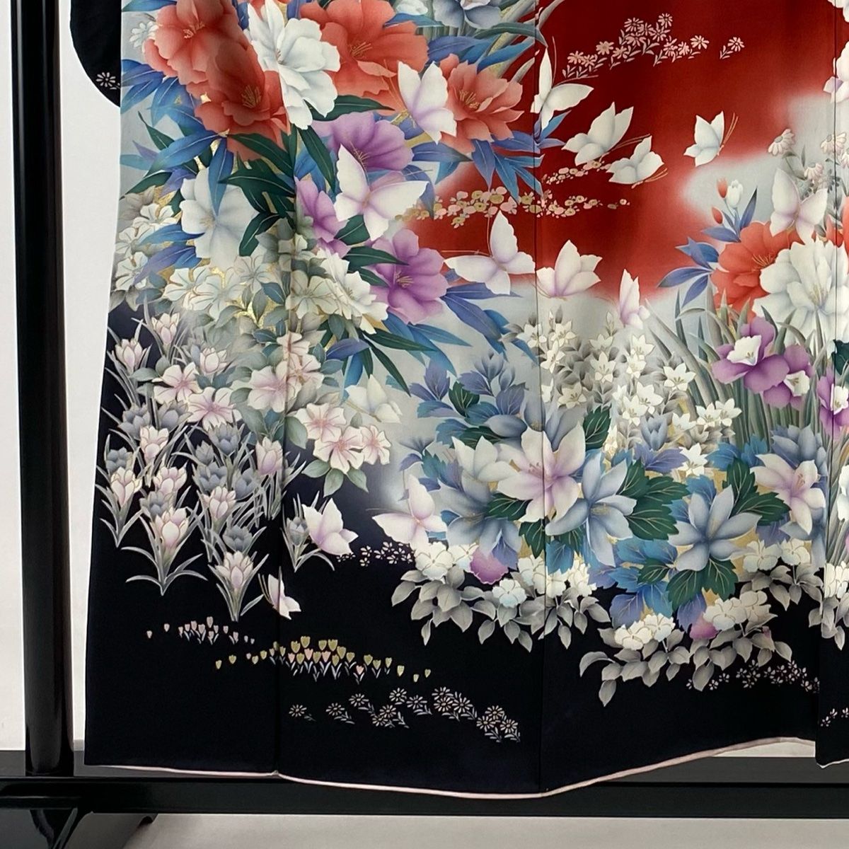 振袖 身丈154.5cm 裄丈61cm S 袷 草花 蝶 金彩 染分け 赤 正絹 秀品