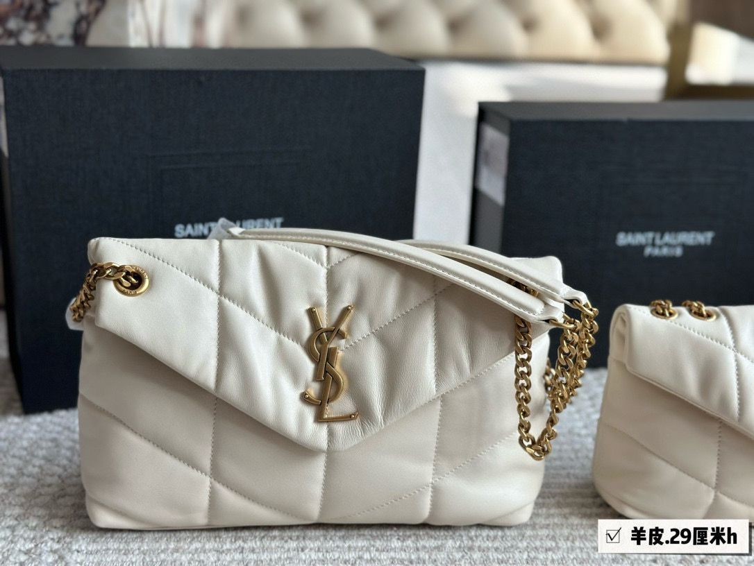 ⭐️ YSL の Loulou Puffer クッションバッグ 大きさ 29×22cm 小ささ 23×16cm -MM輸入5