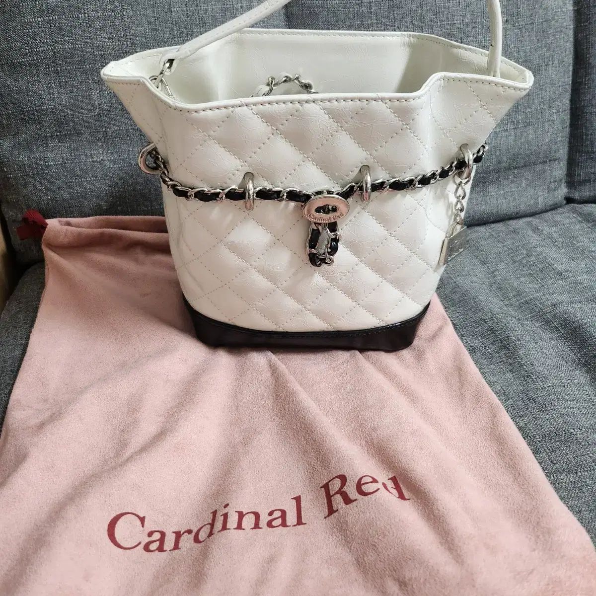 cardinal redショルダーバッグ ショルダーバッグ(レディース) - レッド | CHARLES & KEITH