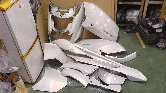 マグザム SG17J-005xxx の カウルセット 12点 傷 1759454661