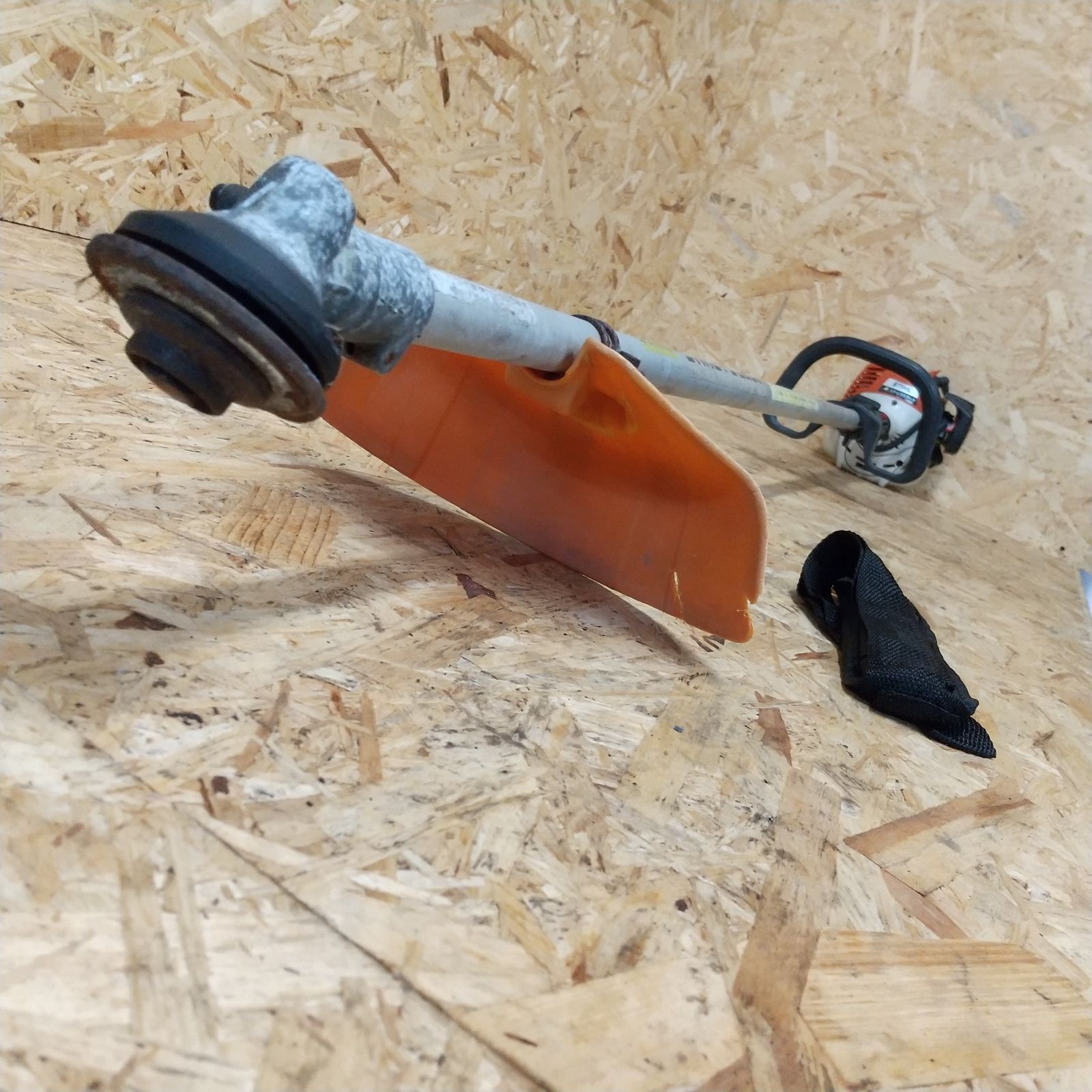 中古草刈機 刈払い機 stihl スチール FS2201 実働品 - メルカリ