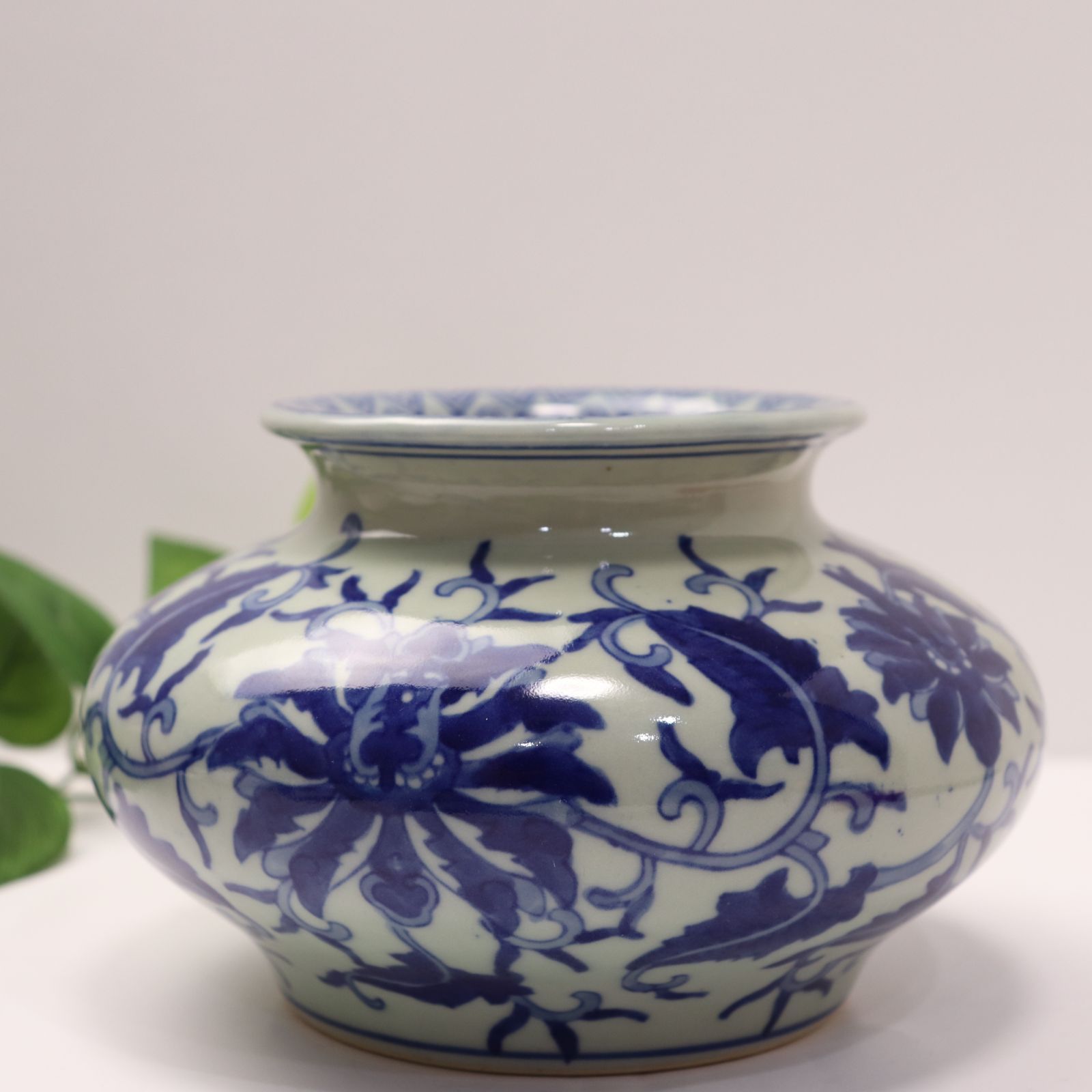 輝い 瓢箪形 草花紋 大清乾隆年 中国 古美術 花瓶 壷 壺 磁器 花瓶 染 