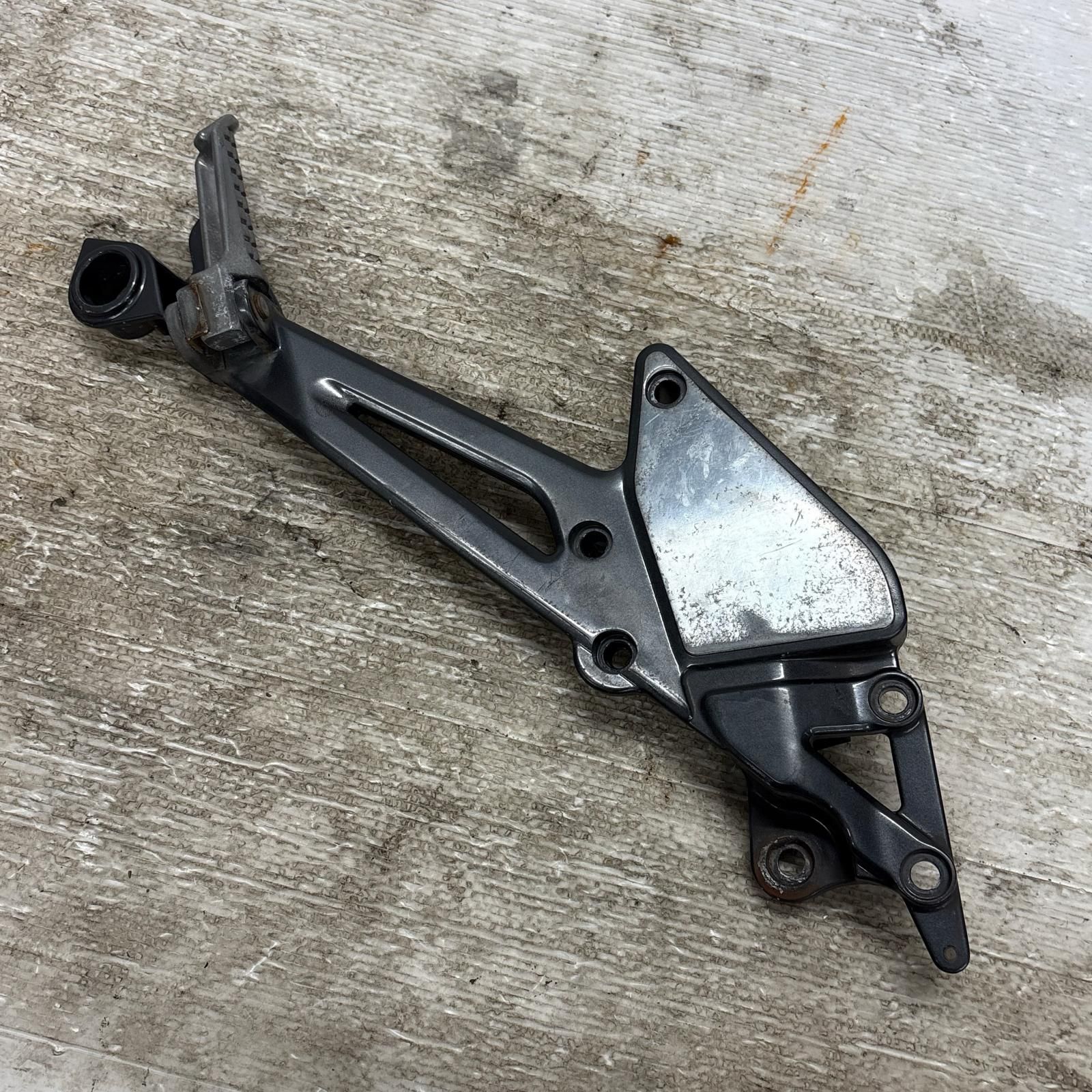 KAWASAKI バリオス2 ZR250B ステッププレート 右 カワサキ